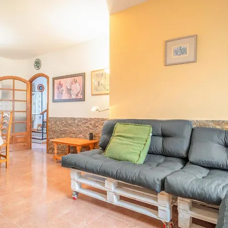 Beautiful In With Kitchenette Nerja