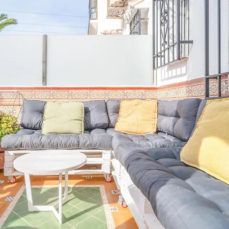 Beautiful In With Kitchenette Nerja