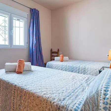 Сasa de vacaciones Beautiful In With Kitchenette Nerja